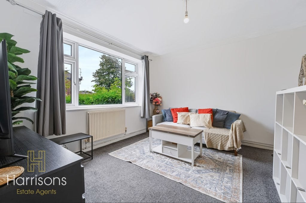 Flat Archer Grove in Bolton