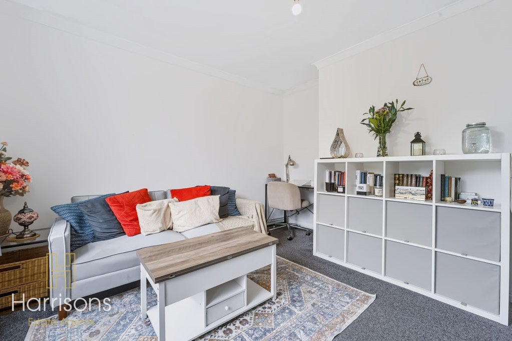 Flat Archer Grove in Bolton