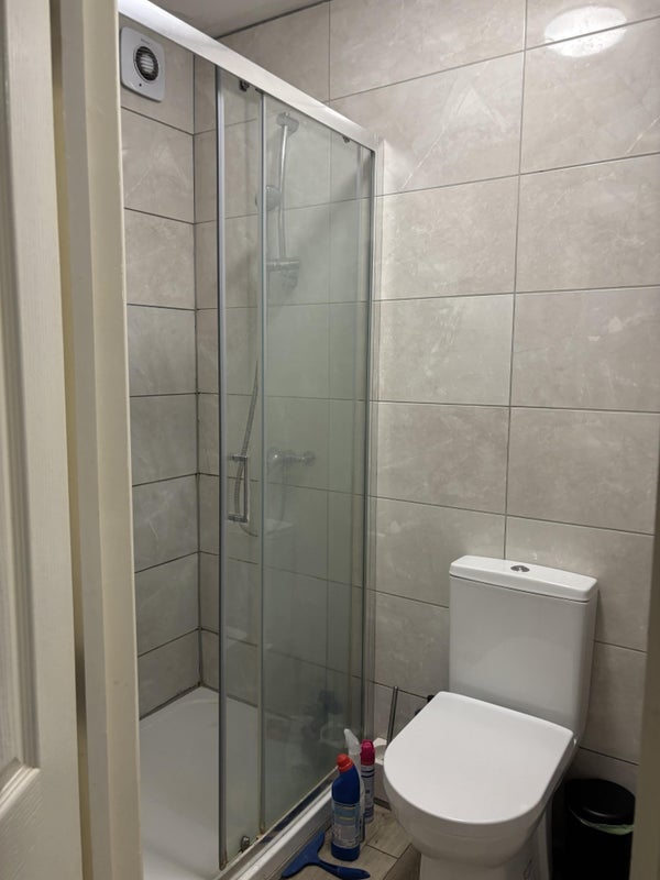 Room Martin Way in Greater London