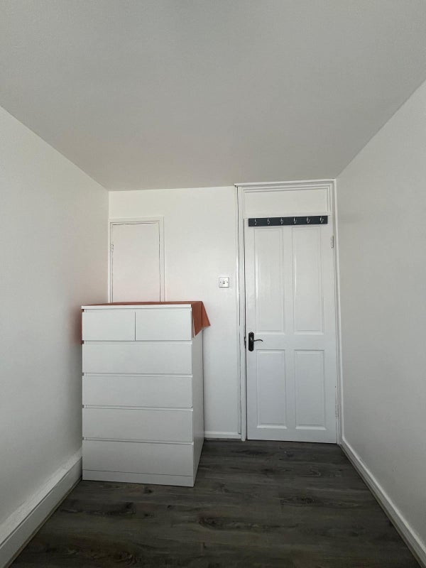 Room Ravenscroft Street in Greater London