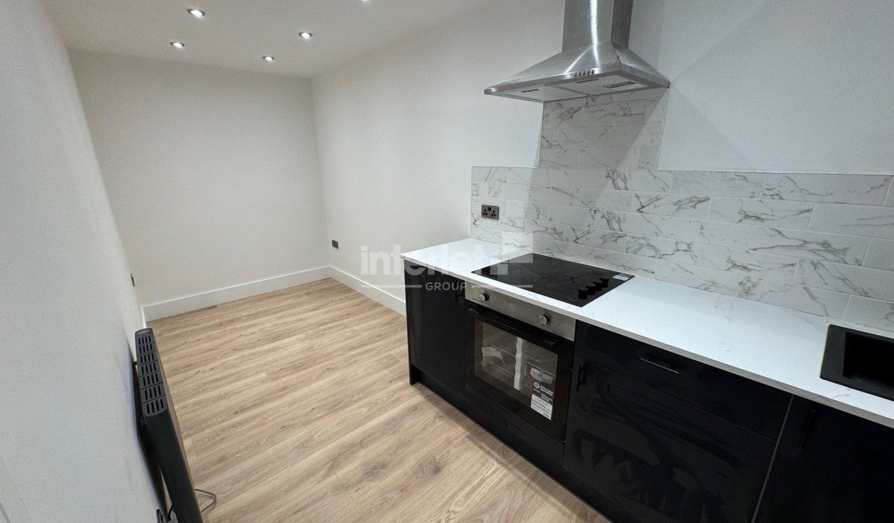 Flat Llanthewy Road in Newport