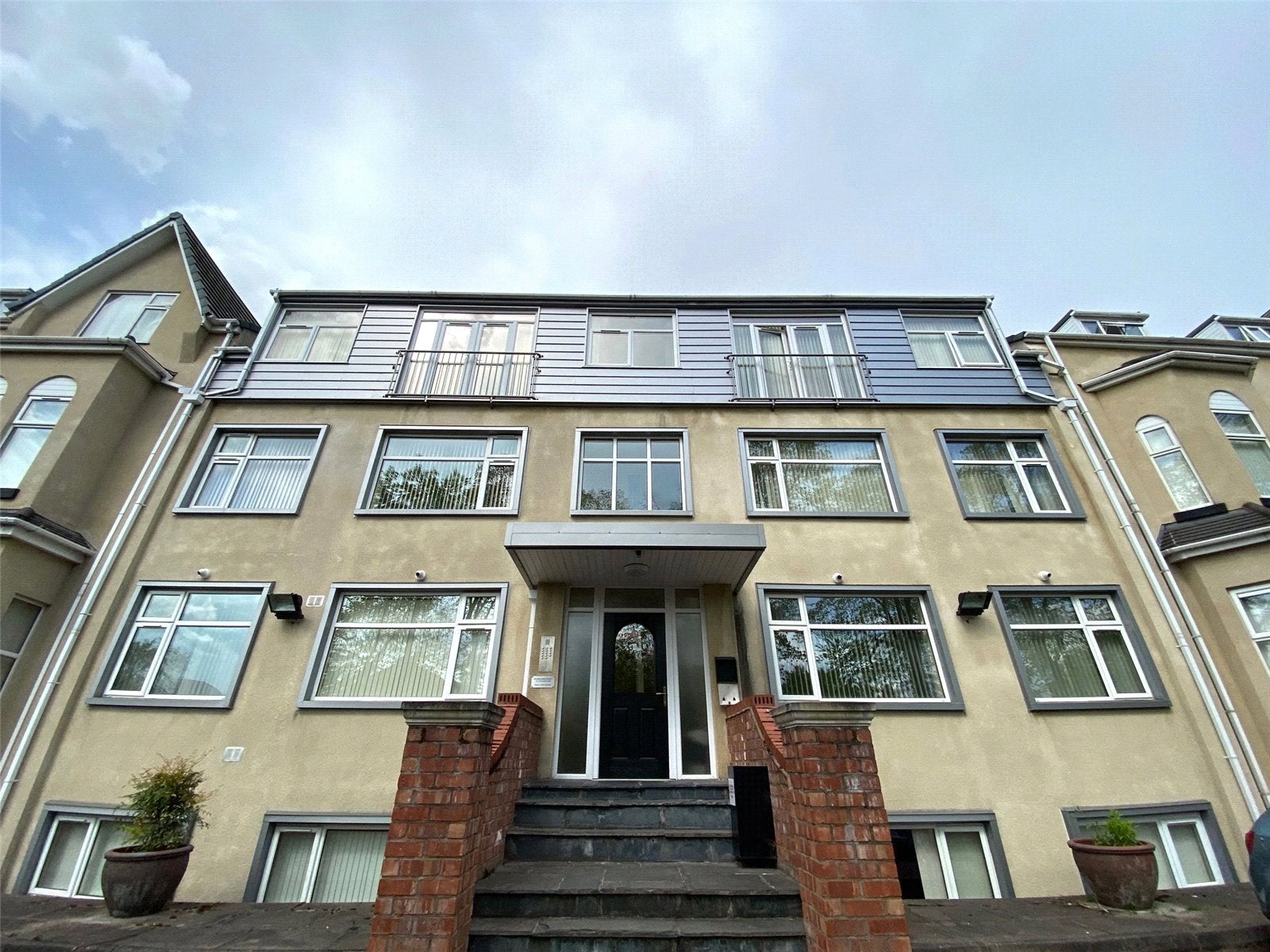 Flat Wilbraham Road in Manchester