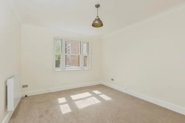 Flat Lansdowne Road in Tunbridge Wells