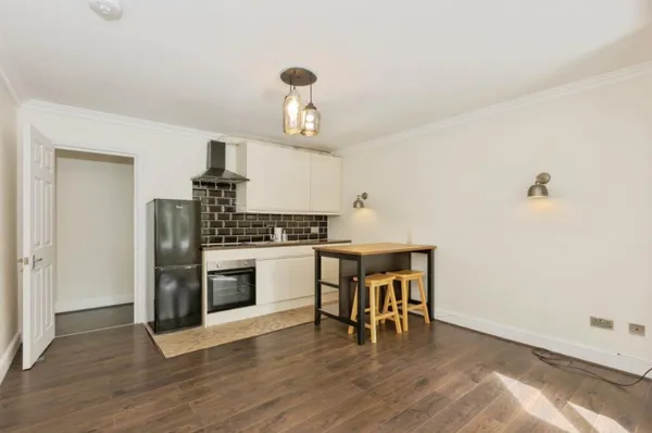 Flat Lansdowne Road in Tunbridge Wells