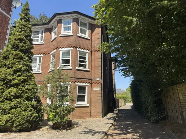 Flat Lansdowne Road in Tunbridge Wells
