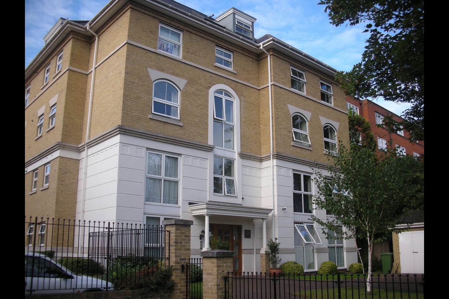 Flat Willesden Lane in Greater London