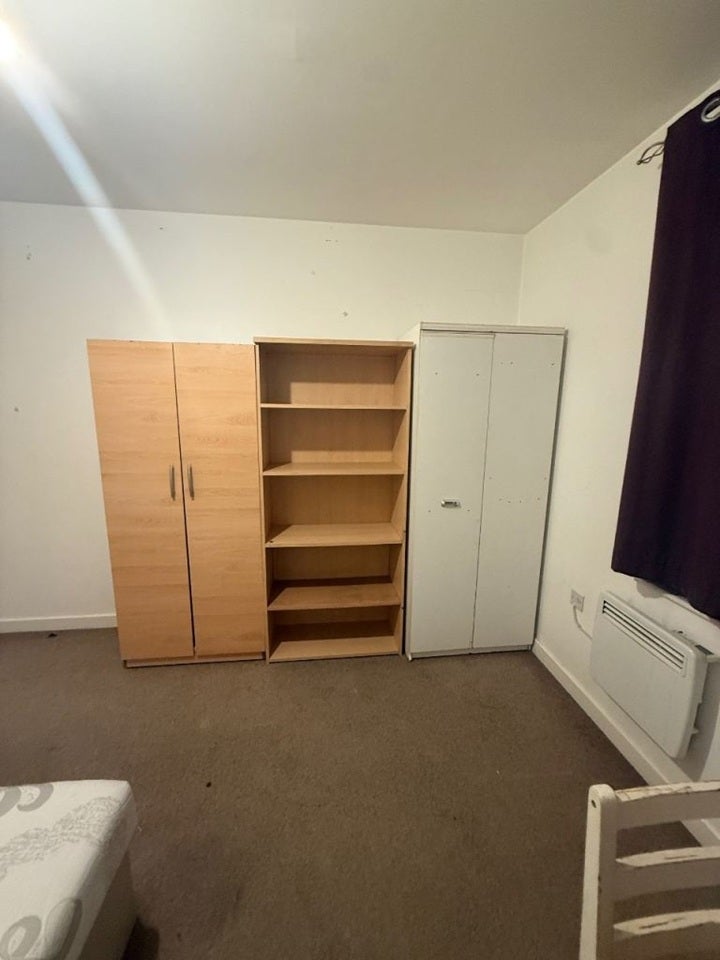 Room King's Road in Greater London