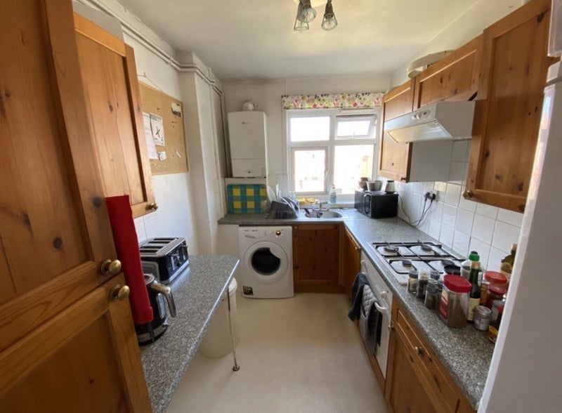 Flat Manor Place in Greater London