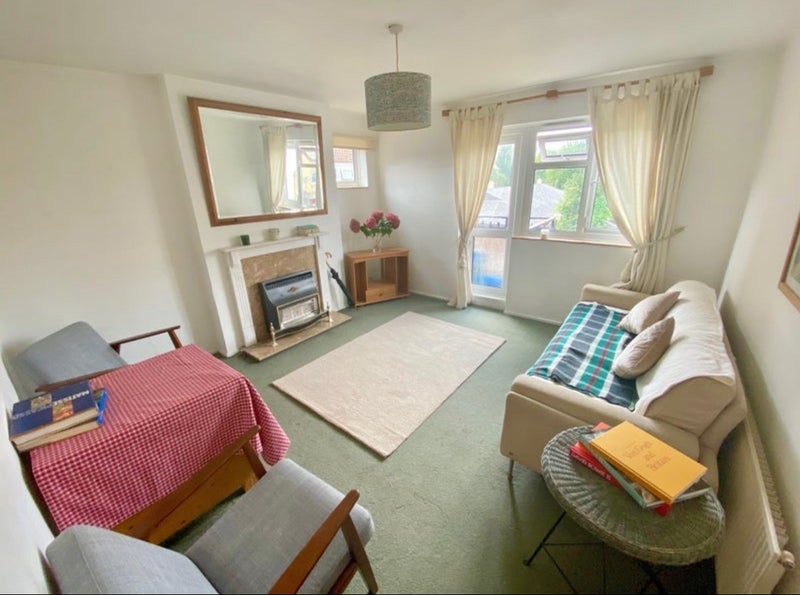Flat Manor Place in Greater London