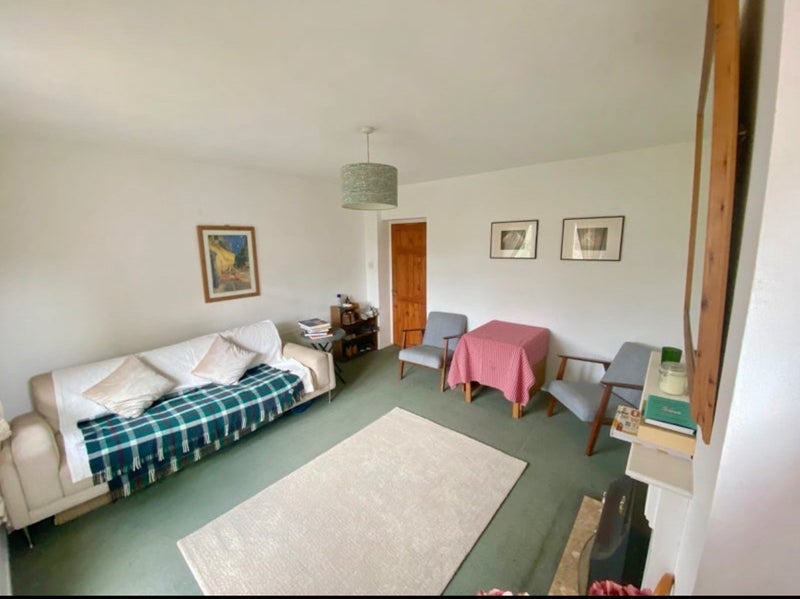 Flat Manor Place in Greater London