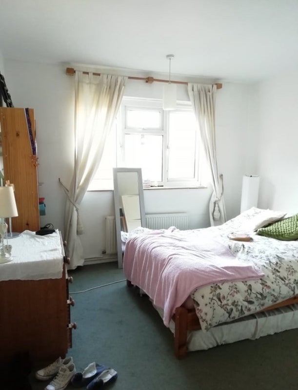 Flat Manor Place in Greater London