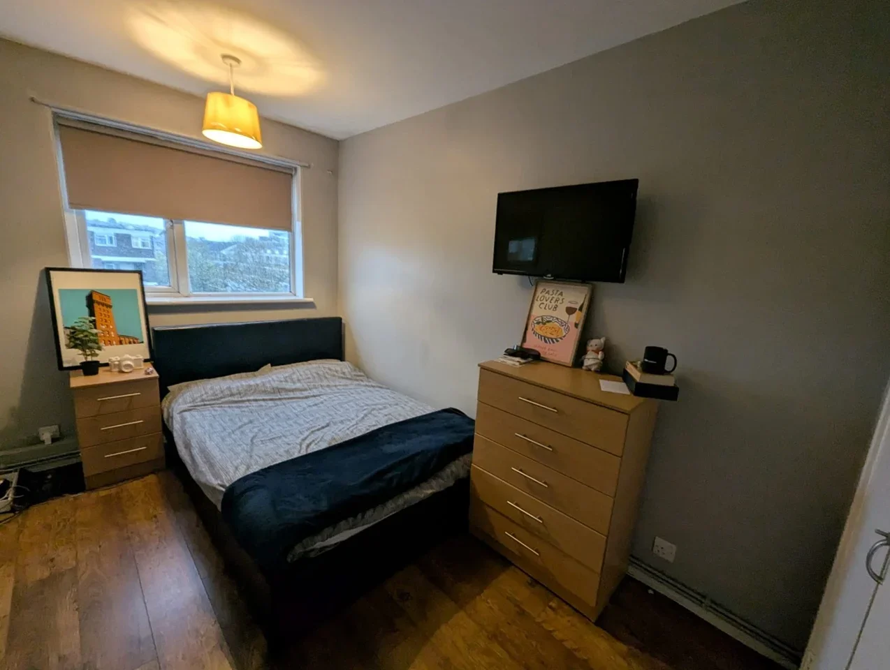 Room Wick Road in Greater London