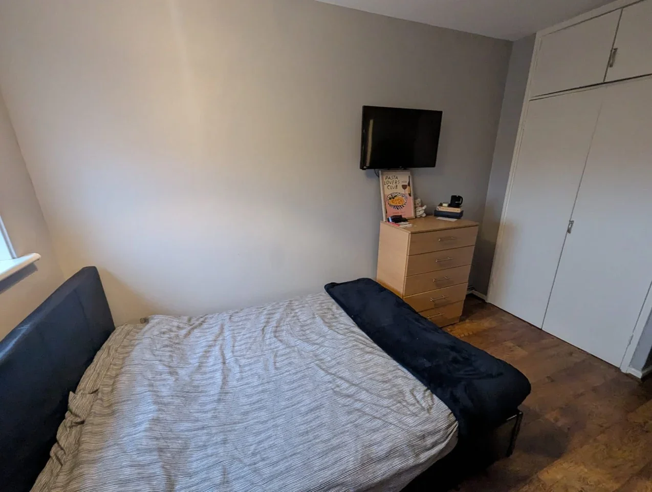 Room Wick Road in Greater London