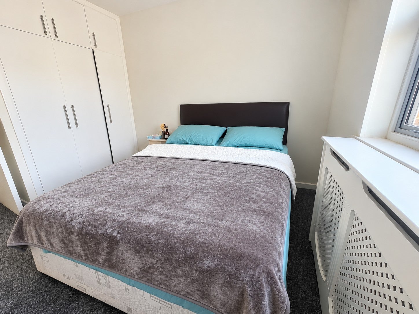 Room Woolmead Avenue in Greater London
