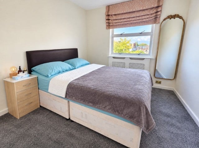 Room Woolmead Avenue in Greater London