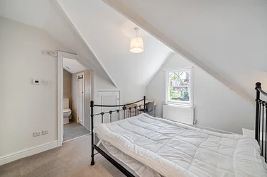 Flat Kingston Hill in Greater London