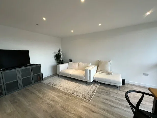 Flat Hay Currie Street in Greater London