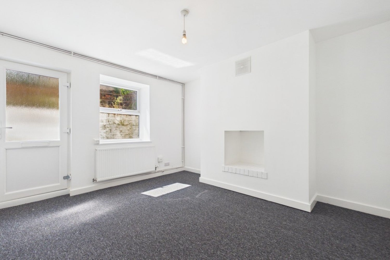 Flat Connaught Road in Folkestone and Hythe District