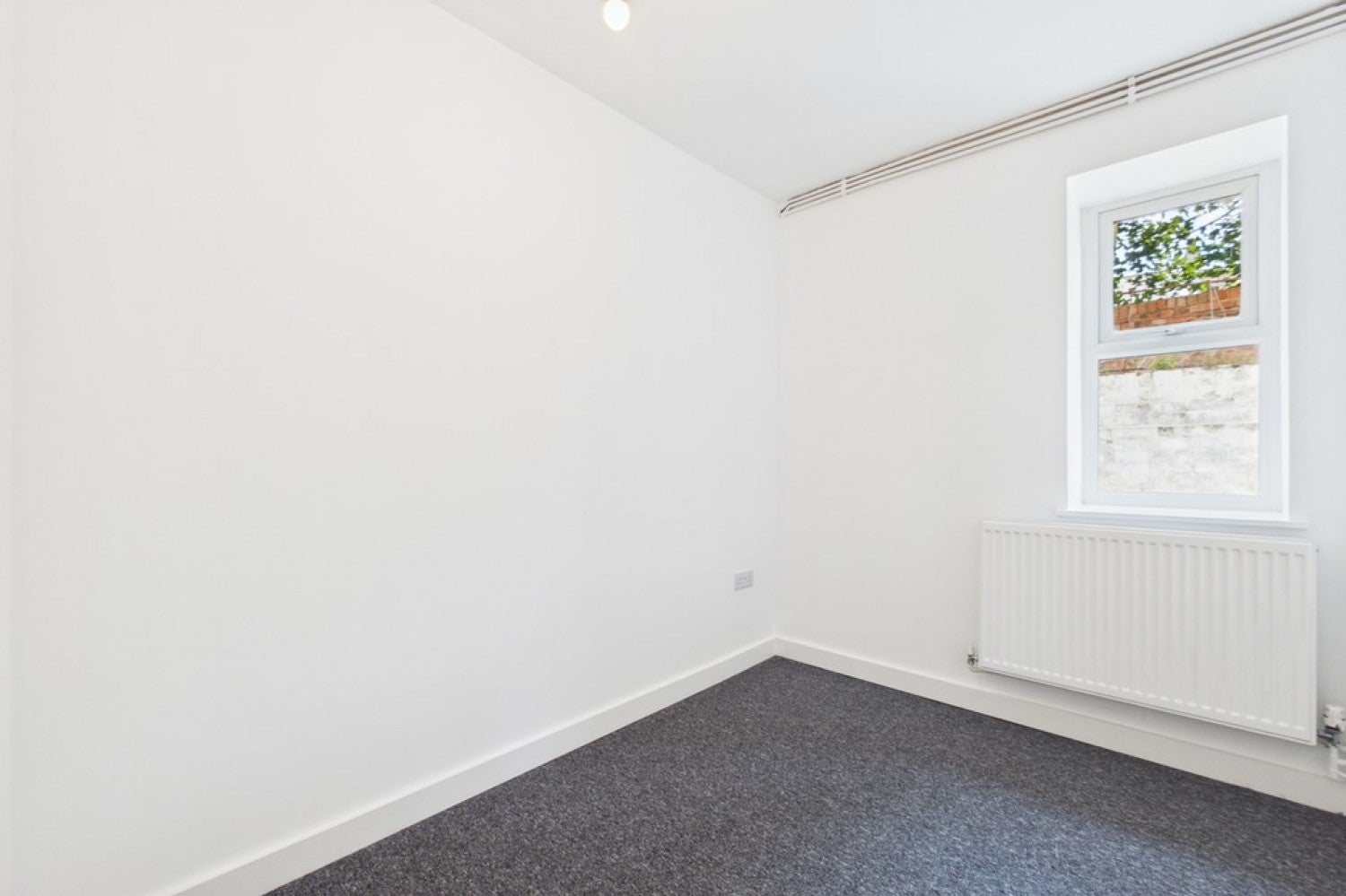 Flat Connaught Road in Folkestone and Hythe District