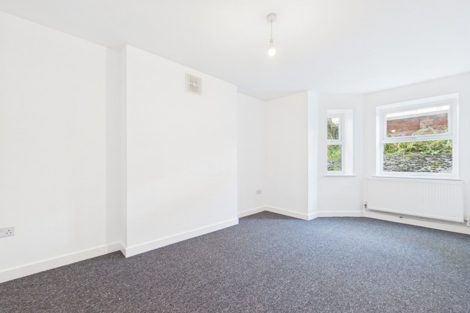 Flat Connaught Road in Folkestone and Hythe District