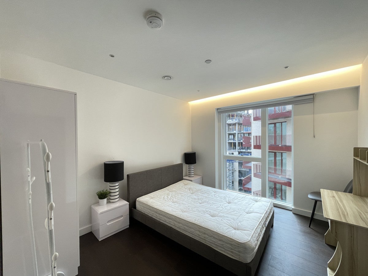 Flat Malthouse Road in London