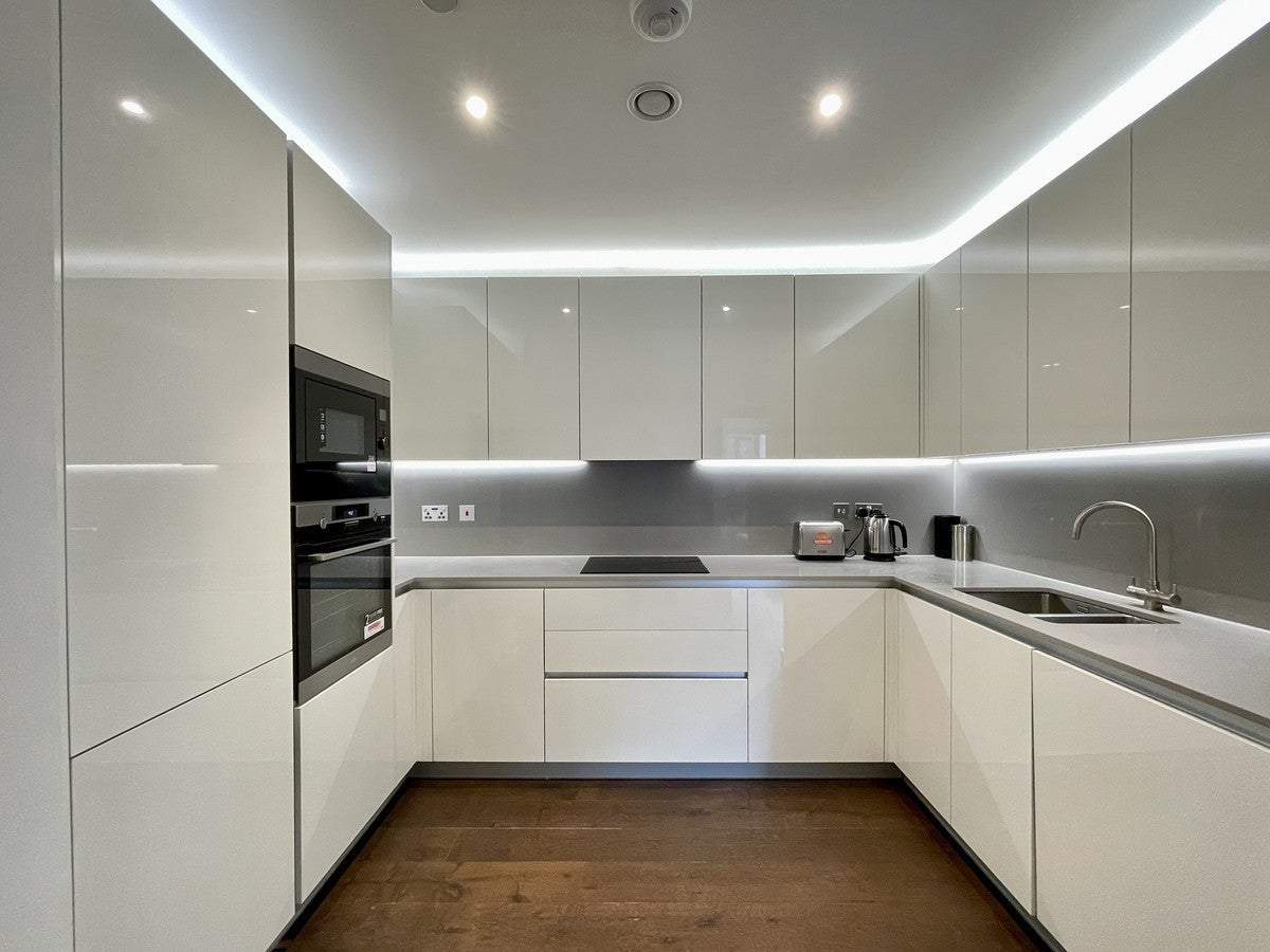 Flat Malthouse Road in London