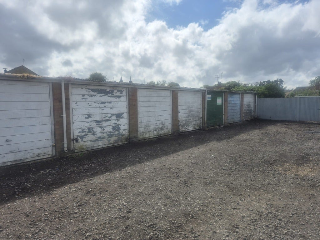 Flat Station Road in Rainham