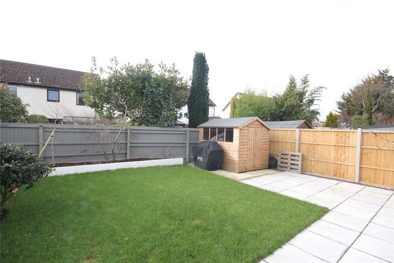 Room Saffron Drive in Highcliffe-on-Sea