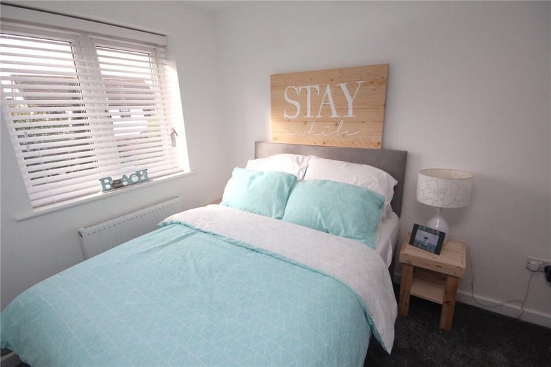 Room Saffron Drive in Highcliffe-on-Sea