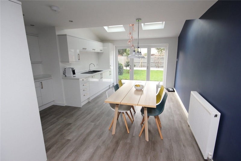 Room Saffron Drive in Highcliffe-on-Sea