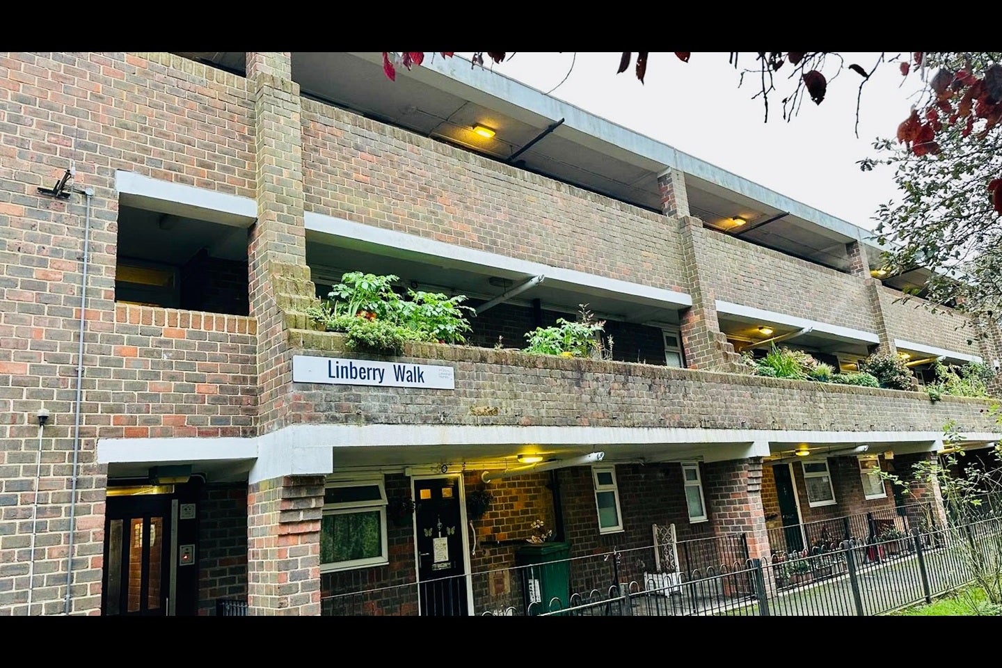 Flat Carteret Way in Greater London