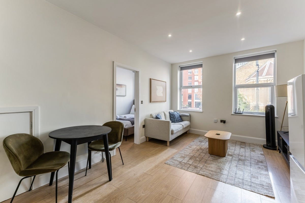 Flat South Lambeth Road in Greater London