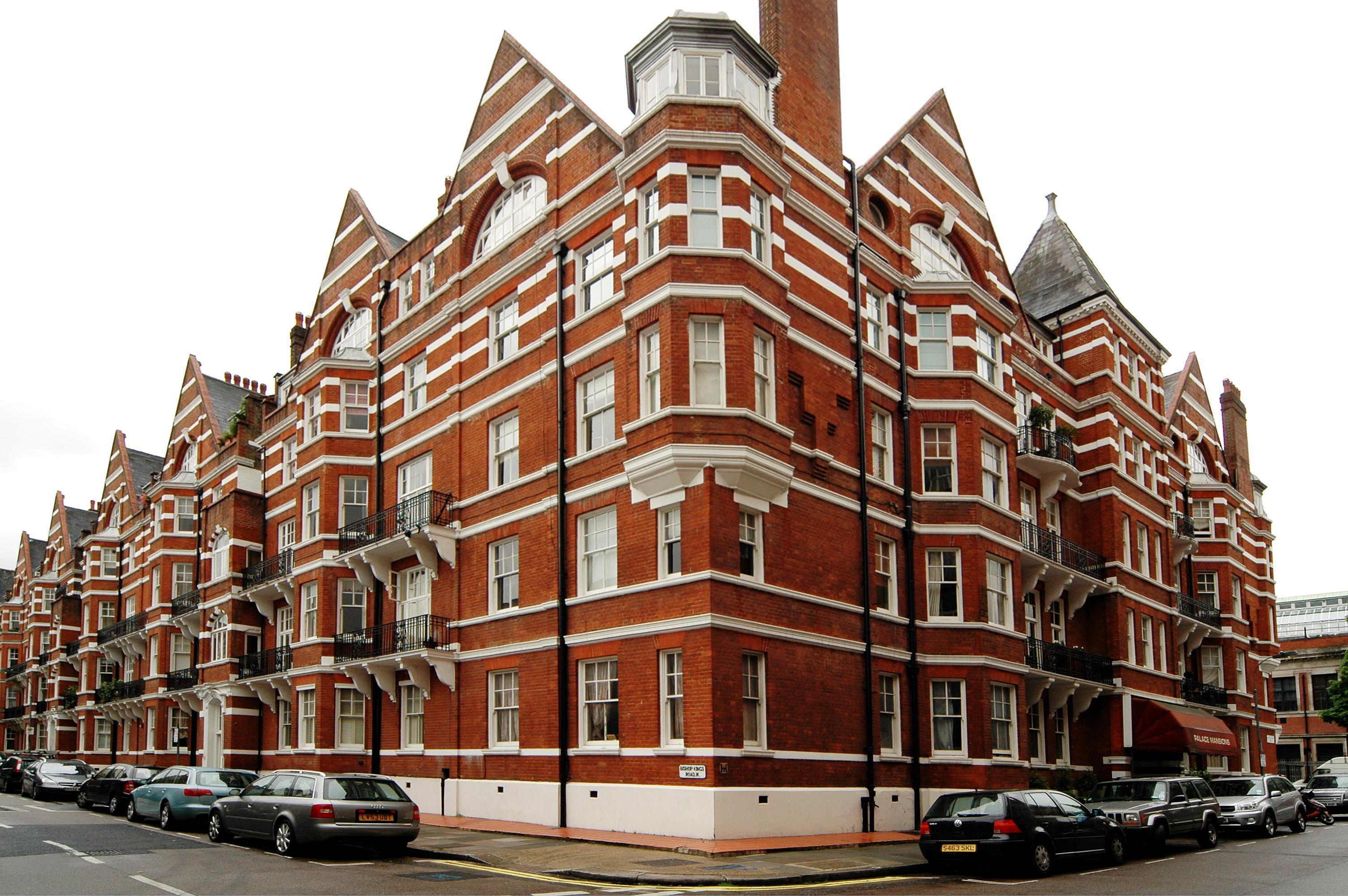 Flat Bishop King's Road in Greater London