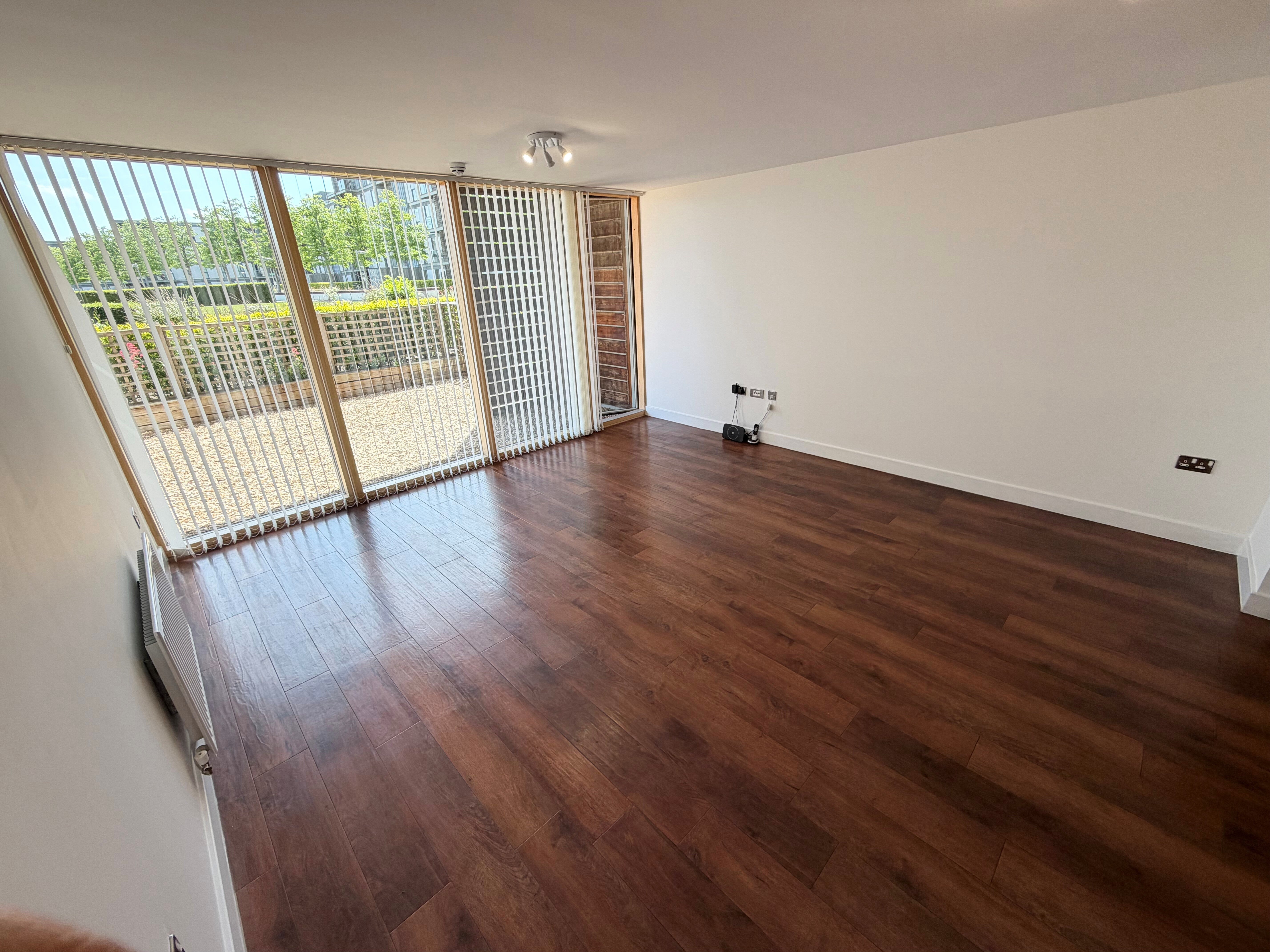 Flat Avebury Boulevard in Milton Keynes