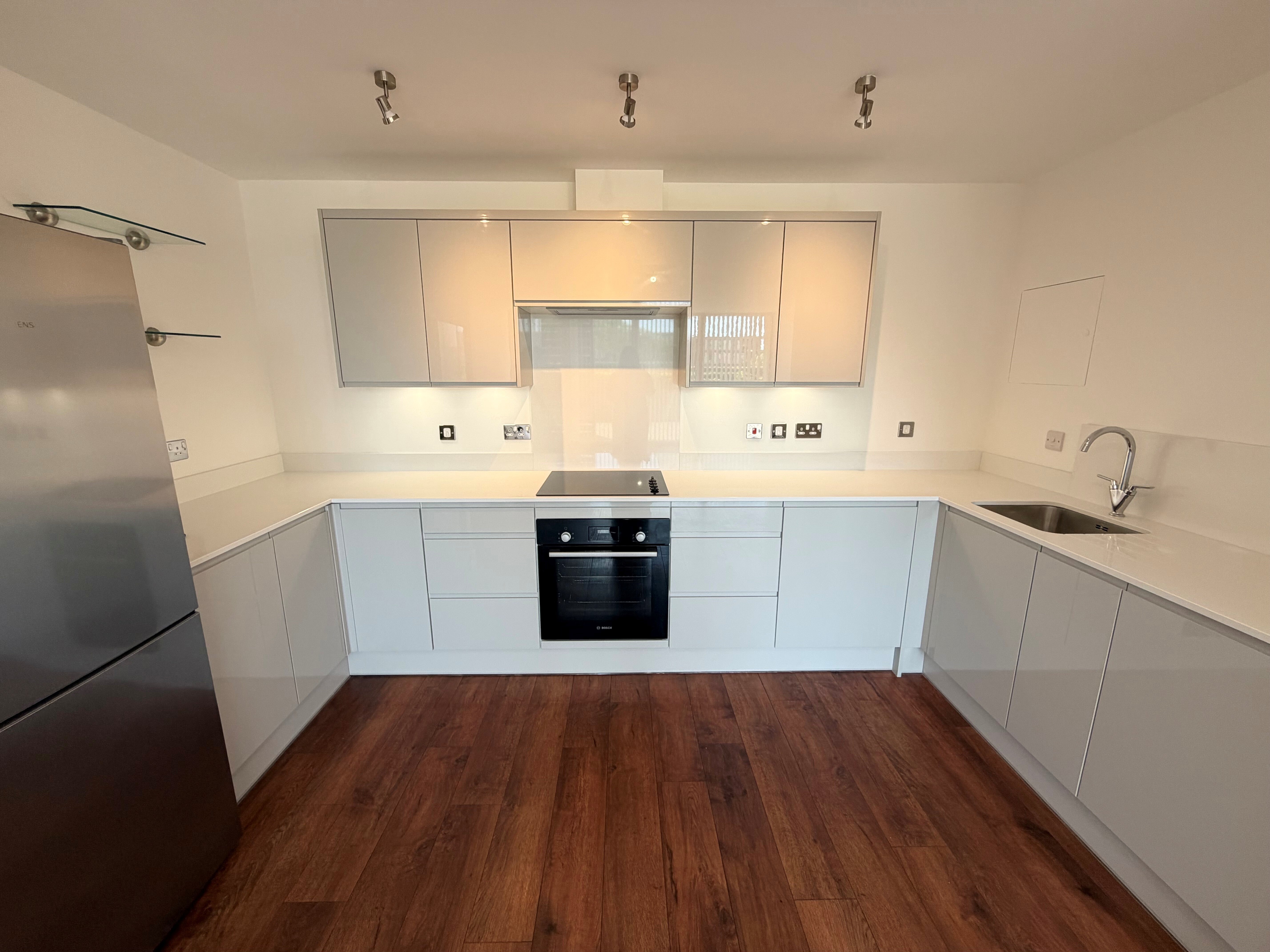 Flat Avebury Boulevard in Milton Keynes