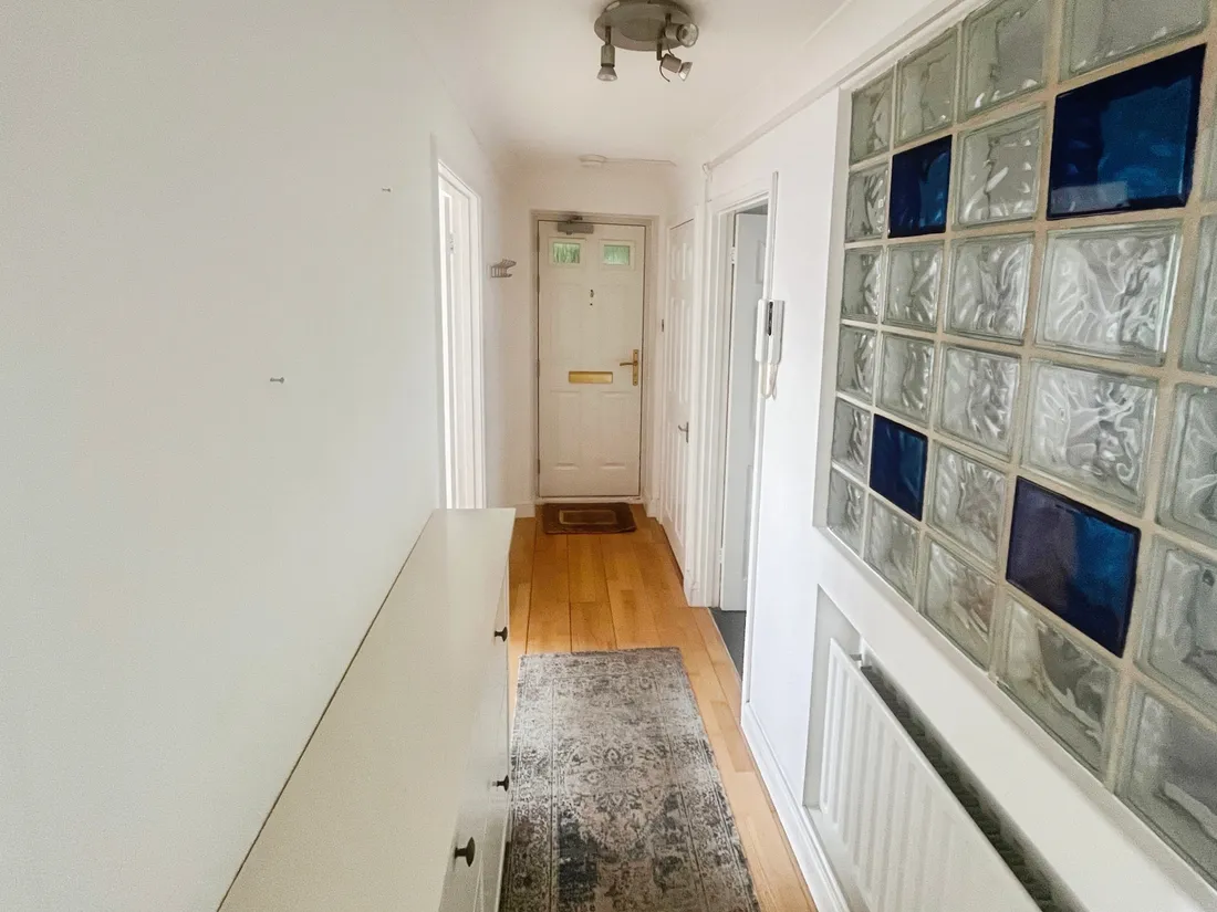 Flat Monmouth Close in Pontypool