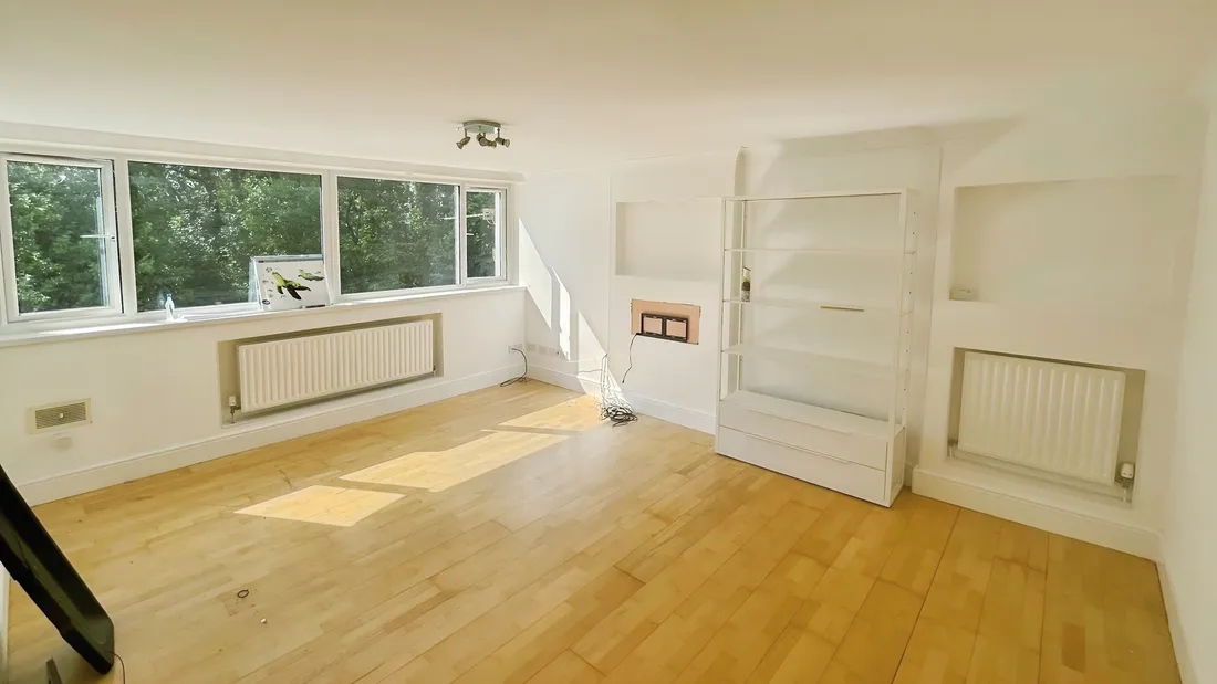 Flat Monmouth Close in Pontypool