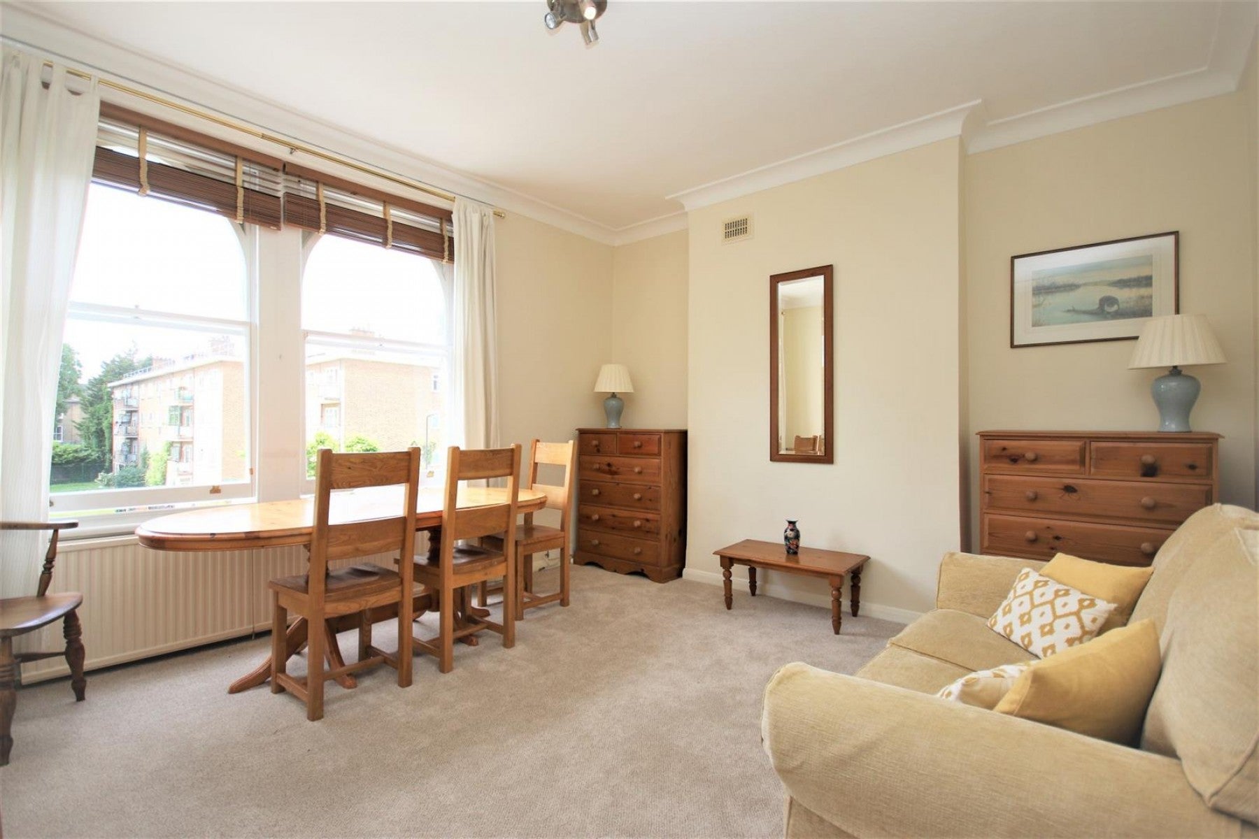 Flat Queen's Drive in Greater London
