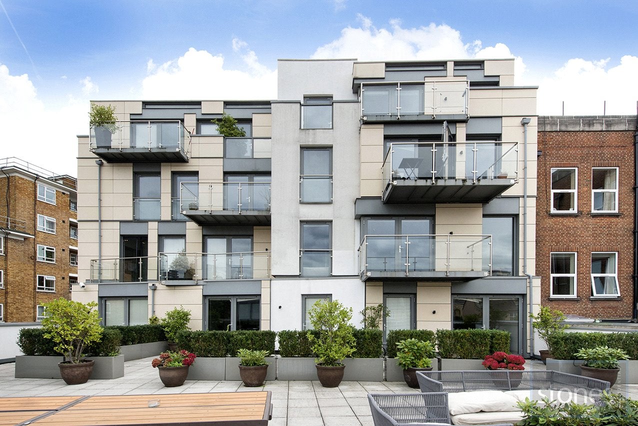 Flat Mintern Street in Greater London