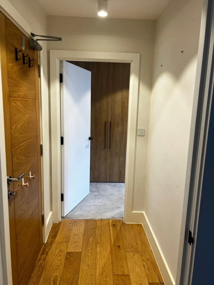 Flat Warple Way in Greater London