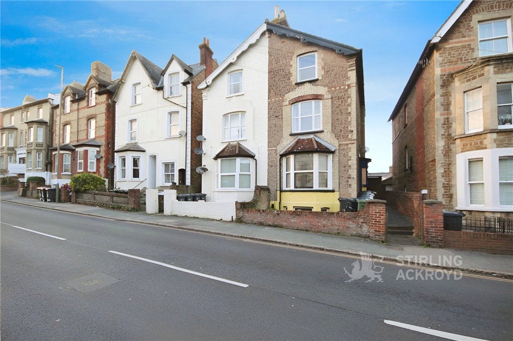 Flat Farnham Road in Guildford