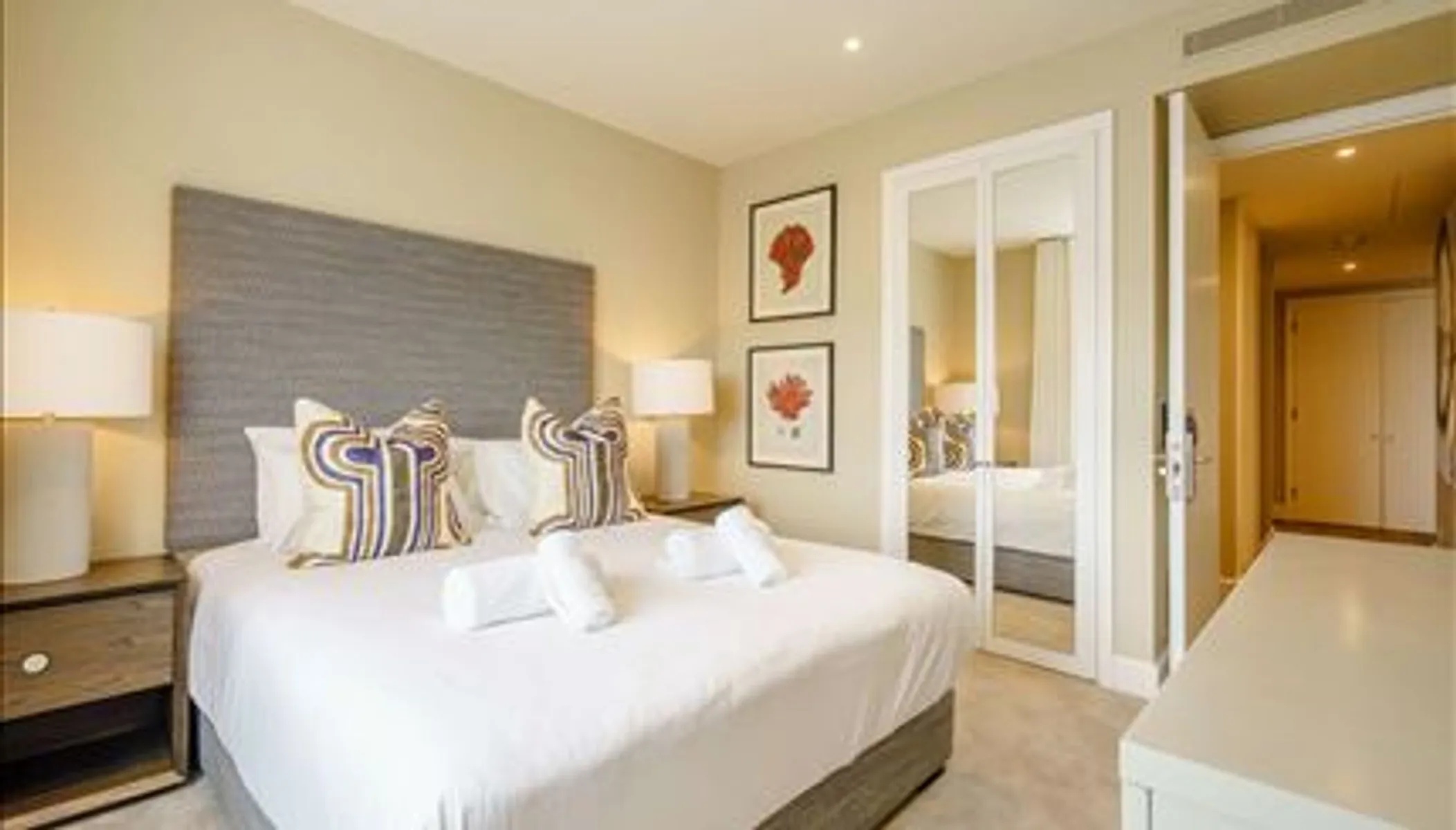 Flat Westferry Circus in Greater London
