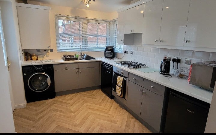 House Newmilns Gardens in Blantyre