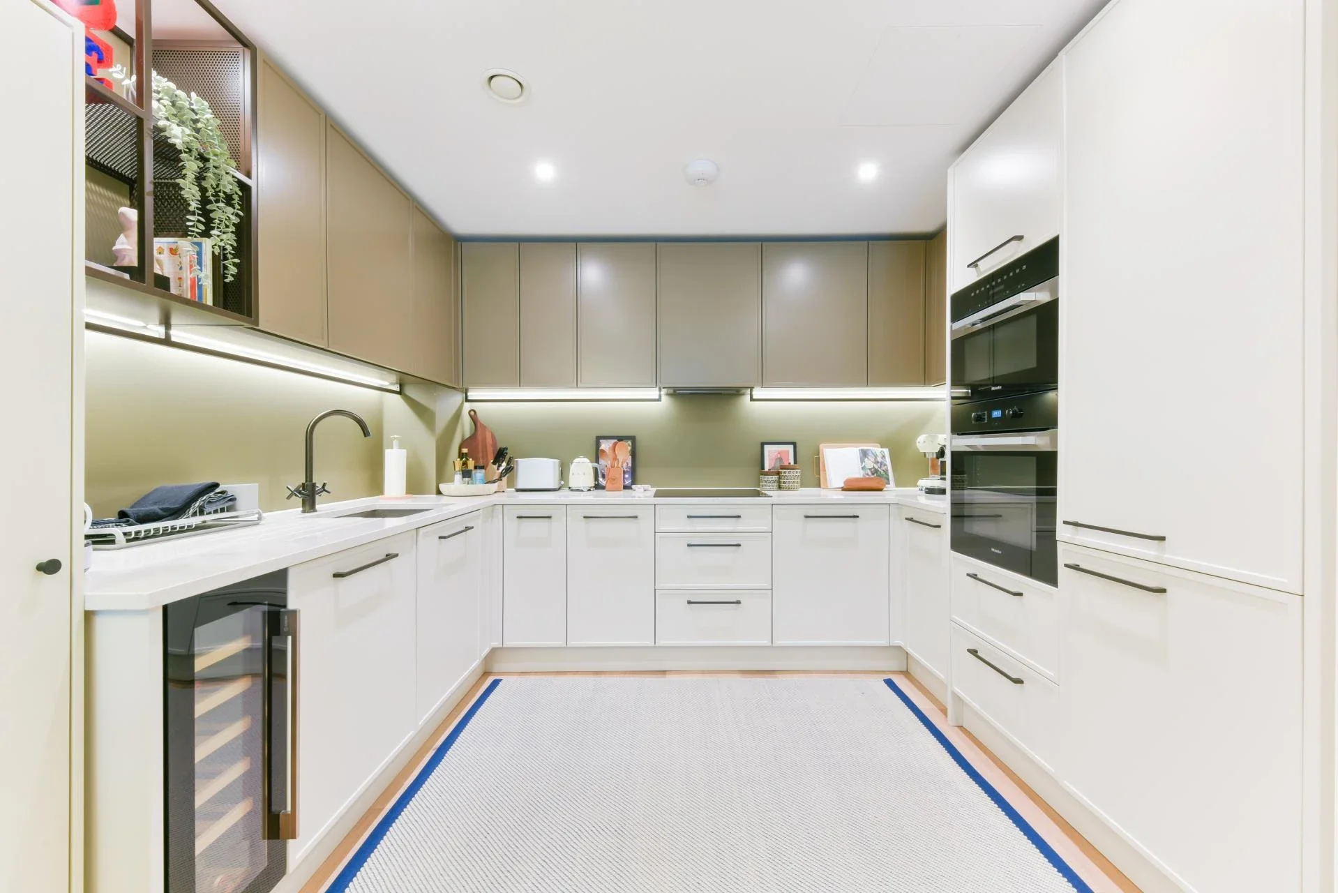 Flat Thurstan Street in Greater London