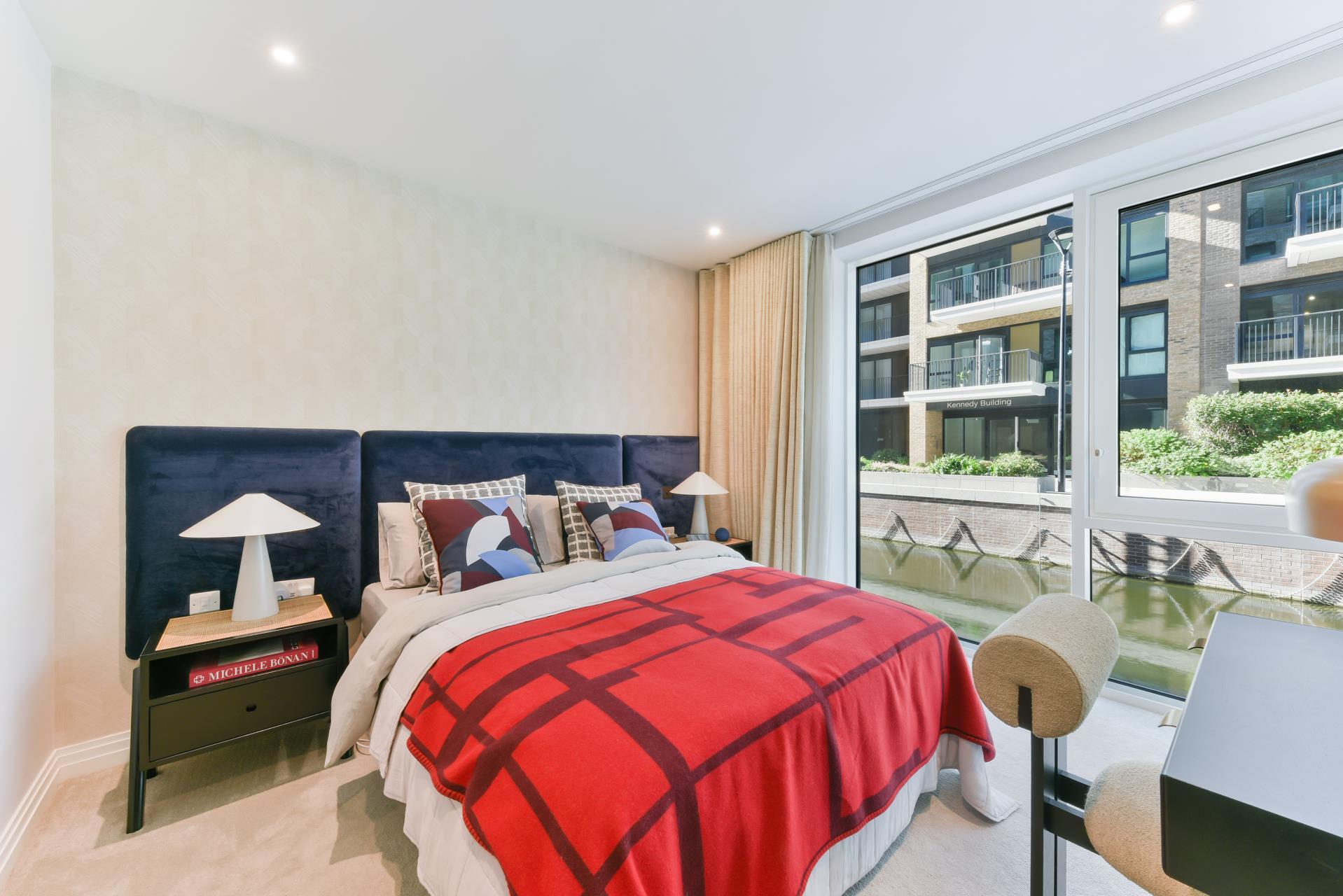 Flat Thurstan Street in Greater London