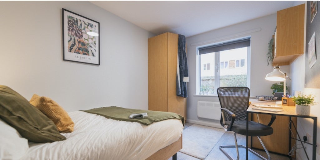 Room Faraday Road in Nottingham