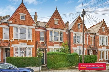Flat Virginia Walk in Greater London