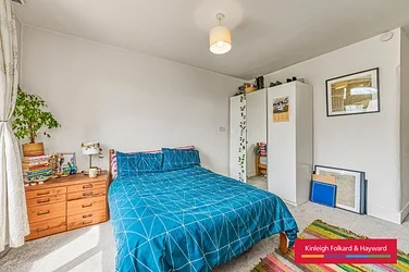 Flat Virginia Walk in Greater London