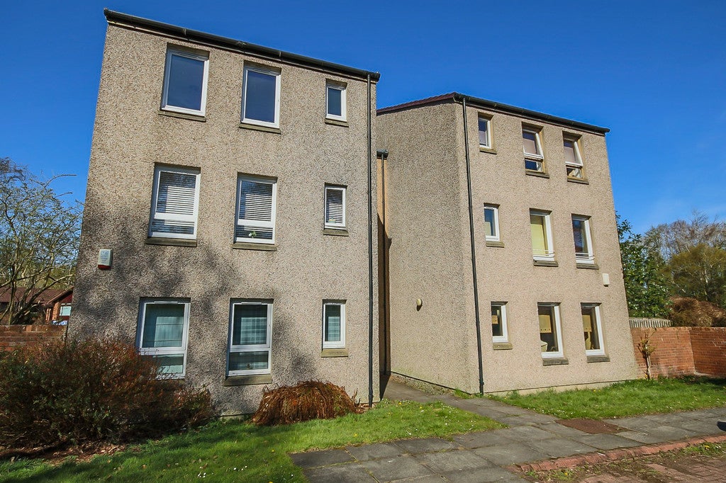 Flat Maryfield Park in Mid Calder