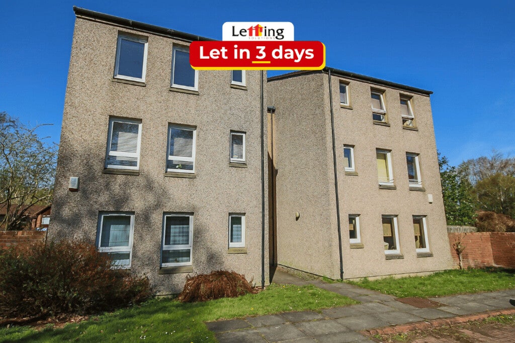 Flat Maryfield Park in Mid Calder